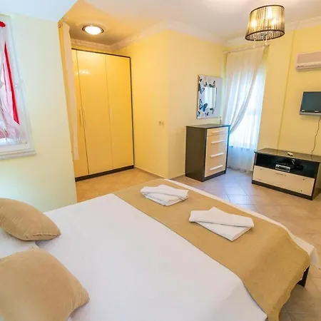 Beachfront , Private Starfish 8 فيلة *