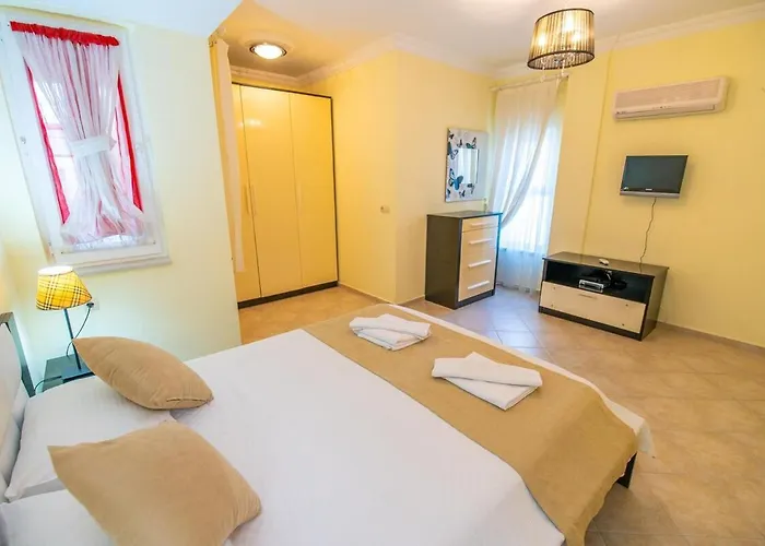 Beachfront , Private Starfish 8 فيلة *