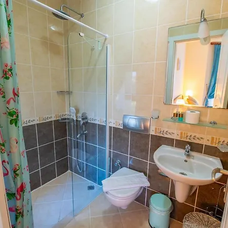 Beachfront , Private Starfish 8 *