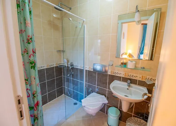 Beachfront , Private Starfish 8 *